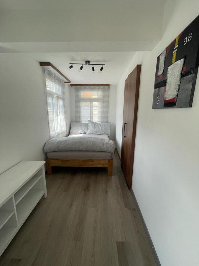 Moderne Einzigartige Wohnung In Altdorf Esterno foto